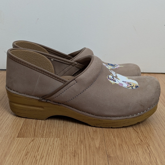 Dansko Twin Pro Beige Tan "No Prob Llama" Print Mules Clogs Shoes Size 40 US 10 - Picture 10 of 16